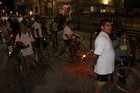 Ciclistas de Pátzcuaro llevan antorcha a la Parroquia de la Virgen del Sagrario de Tamazula, Jal