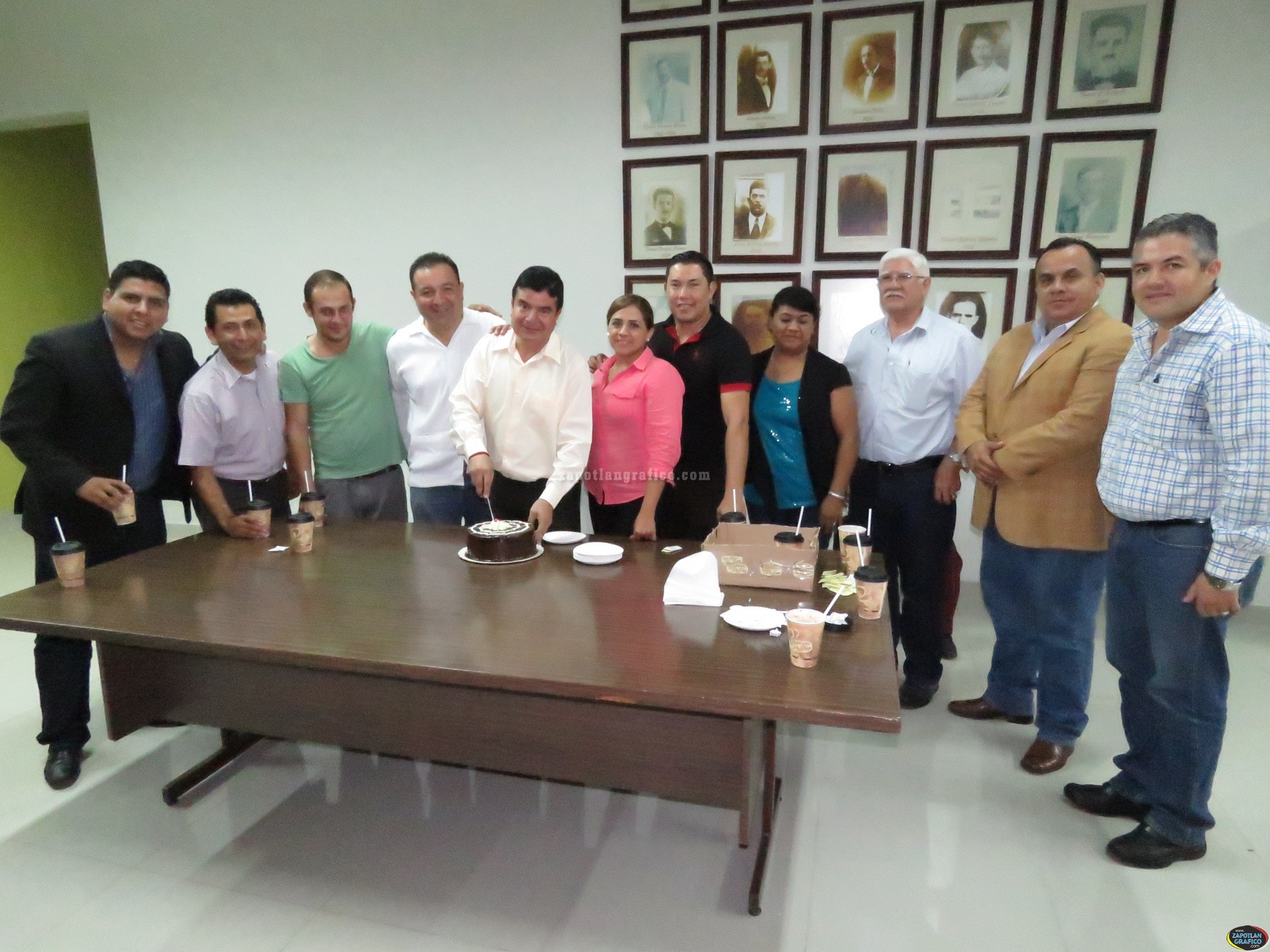 Integrantes del Cabildo de Zapotiltic, Jal. festejan Cumpleaños del Mtro. Rene Santiago Macias
