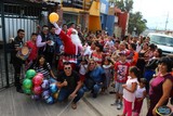 La Mexicana e Infieles dibujaron sonrisas Navideñas en los barrios y colonias de Zapotlán El Grande, Jal.