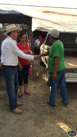 Chava Barajas saludó a los habitantes de la Colonia Heliodoro Hernández en Sayula